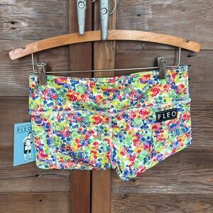 FLEO women’s S/M athletics/gymnastics/tumbling shorts Green Mini LRC NWT